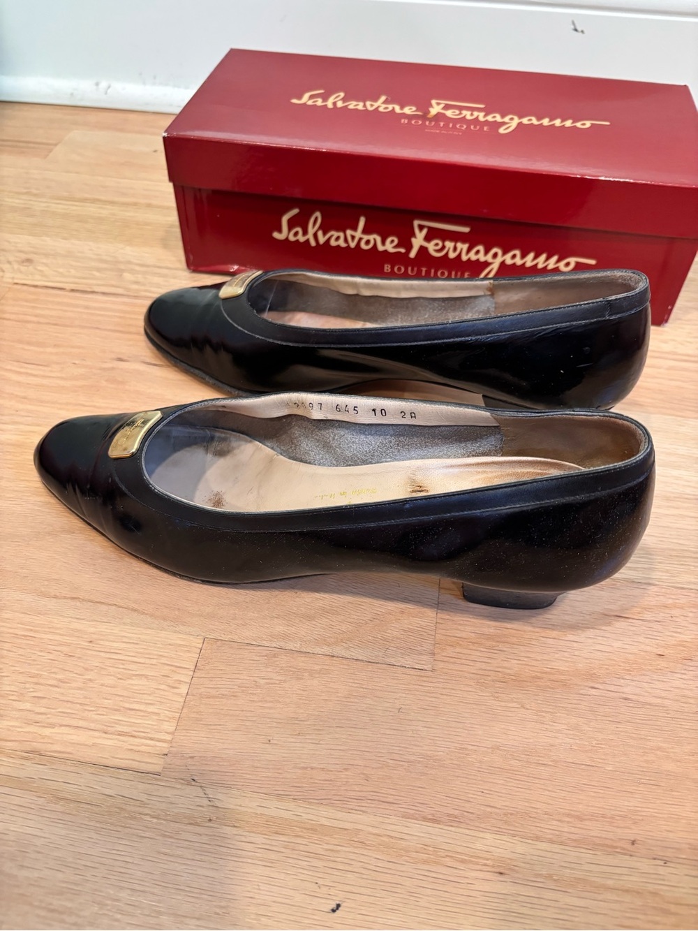 Salvatore Ferragamo black patent leather heels size US 10 - Picture 7 of 11
